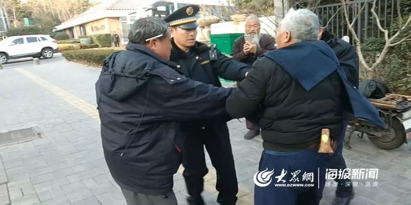 附近算卦的在哪里(青岛六旬男子设摊算命)