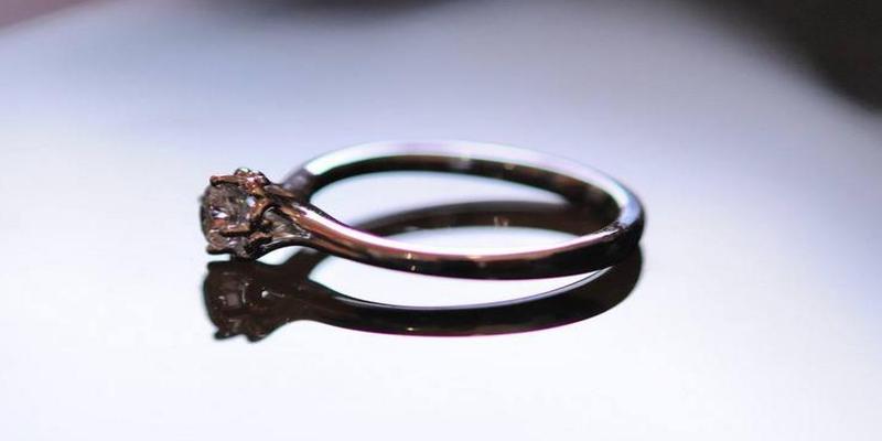 八字卯酉相冲女人特点(算算出生日期)