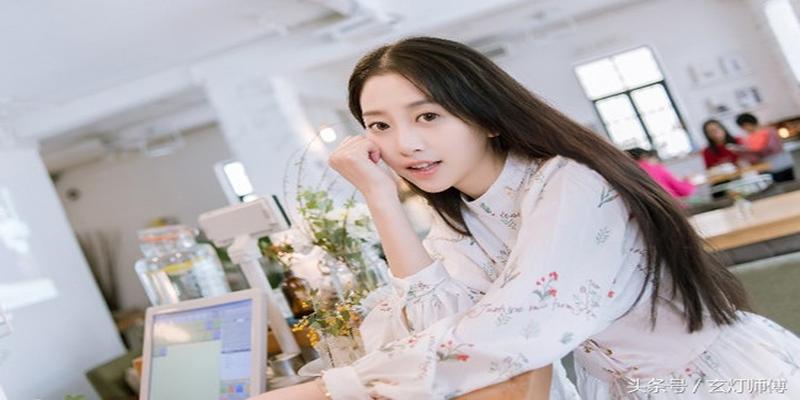 八字看两人的性吸引力(什么样的八字人见人爱受欢迎)