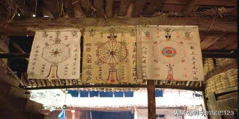 八字照片压哪最倒霉(民间常听说八字轻的人很容易看到一些灵异的事情)