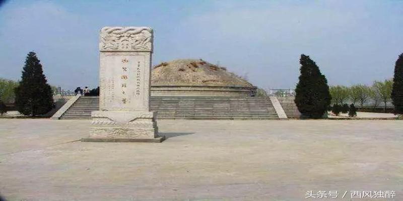 八字胞胎的正确看法(怎么理解八字命理中的墓和库)