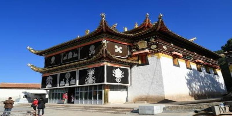 藏文八字真言(藏传佛教有哪些标志性的东西)