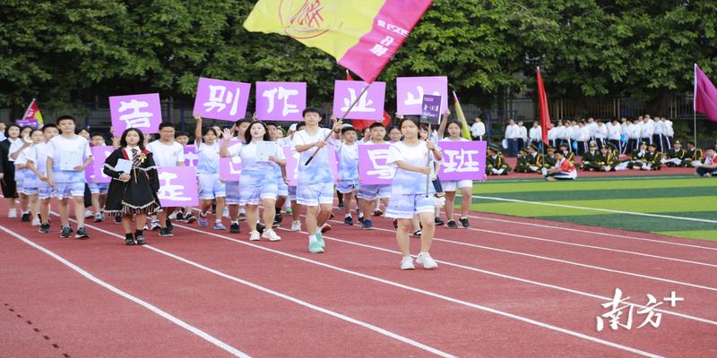 班级口号八字正能量(“月亮睡了我就睡)