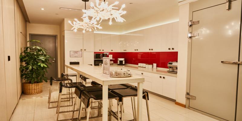 出户门外放什么风水好(家门绿植摆对了)