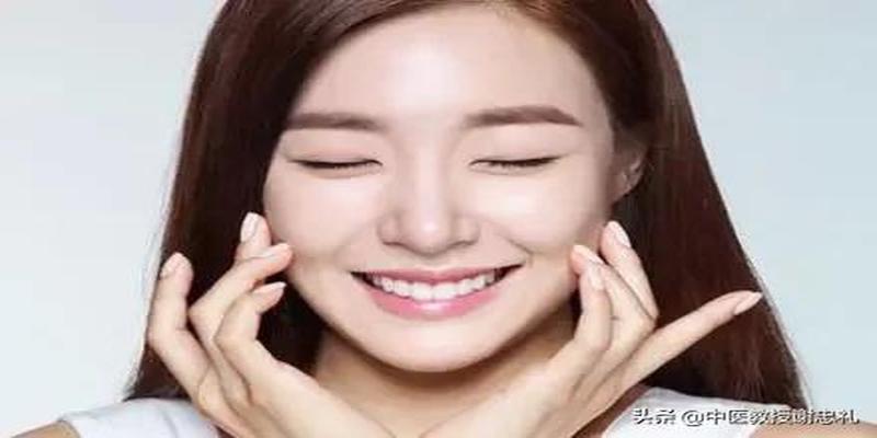 鼻翼两侧呈八字形发白(中医“面诊”的秘密)