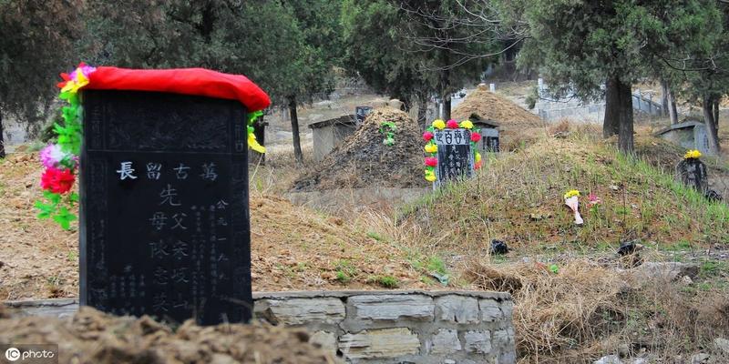 坟墓风水先生(农村墓地风水怎么看)