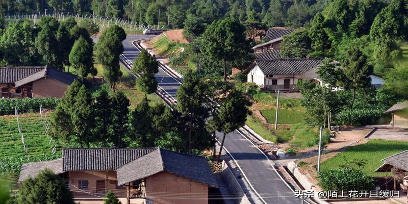 房子后面有条横路好不好(门前横着一条河风水好吗)