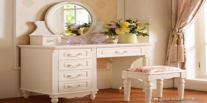梳妆台的摆放(梳妆台放客厅怎么摆放)