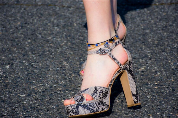 辟邪戴什么脚链好(辟邪保平安戴什么)