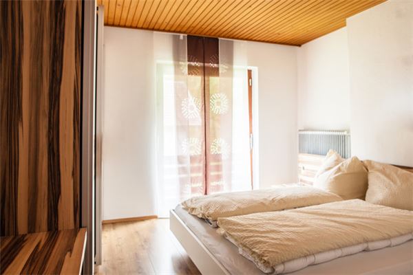 床底下最忌讳放的东西(床上忌讳放什么东西)