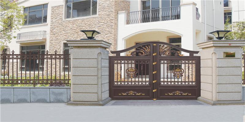 大门对庭院门风水好不好(别墅庭院围墙大门的搭配方法与朝向风水的注意事项)