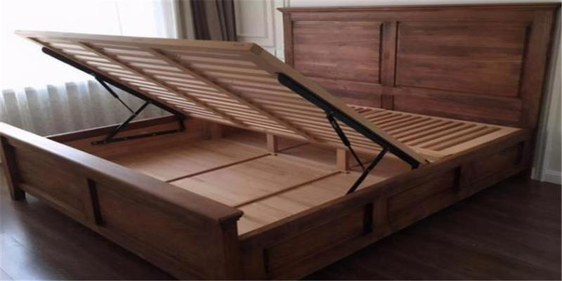 床边靠着窗户风水好不好(卧室床怎么选)