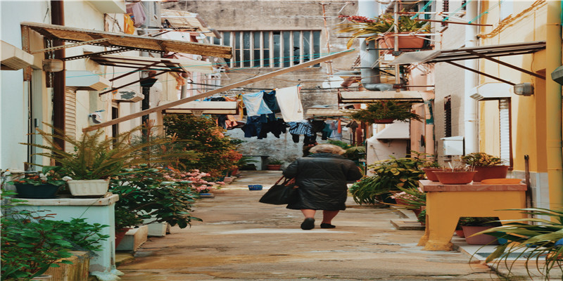 眼纹深的女人面相好吗(鱼尾纹代表什么面相)