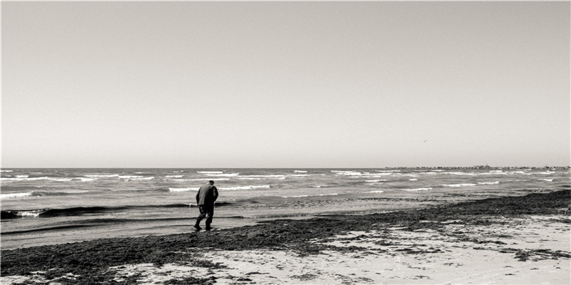 已婚女人梦见很多土坟(屋后有坟发财)