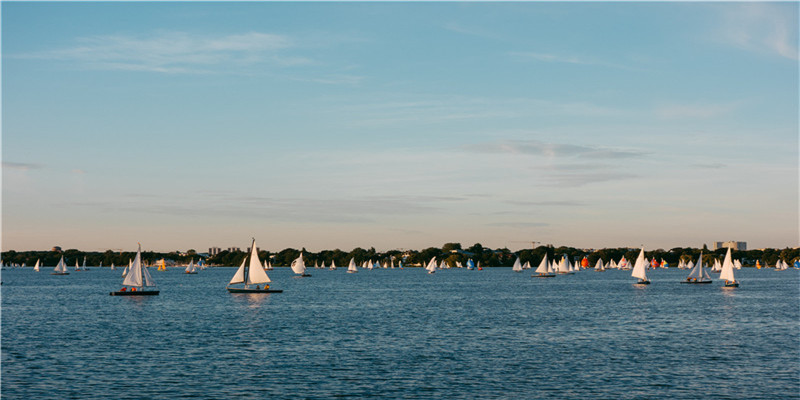 女人梦见搭别人的车(梦见事业失败)