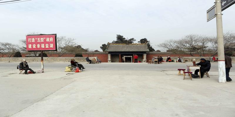 观音菩萨求签算卦(这里的算命师抽签看相仅收10元)