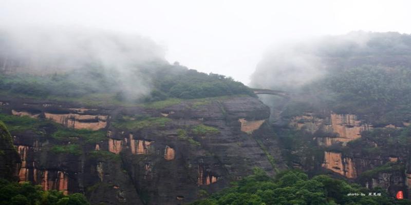 龙虎山正一观算卦(雨中寻梦龙虎山)