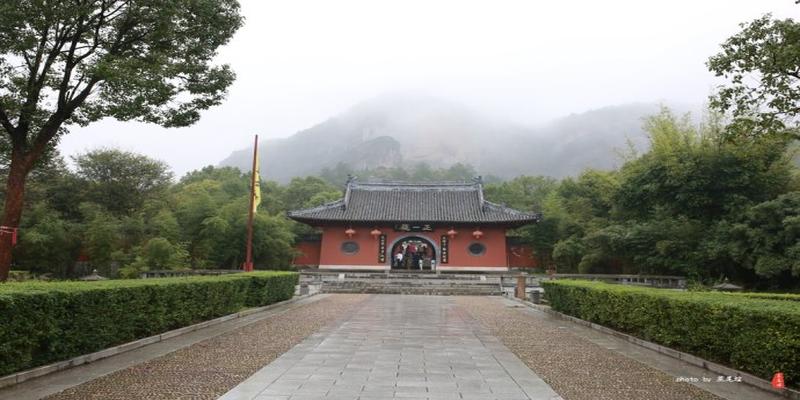 龙虎山正一观算卦(雨中寻梦龙虎山)