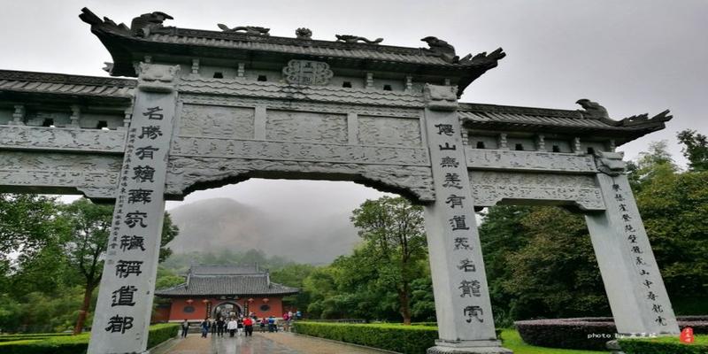 龙虎山正一观算卦(雨中寻梦龙虎山)