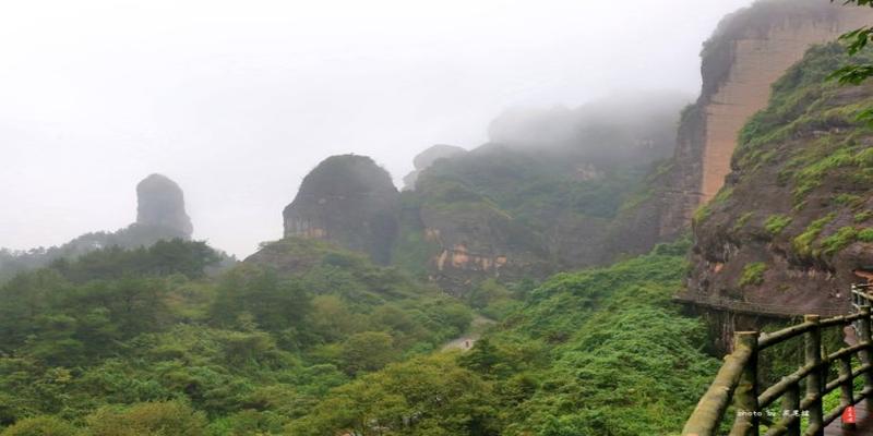 龙虎山正一观算卦(雨中寻梦龙虎山)