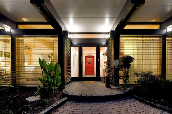 大门对着走廊的影响及化解方法(长走廊怎么化解风水)