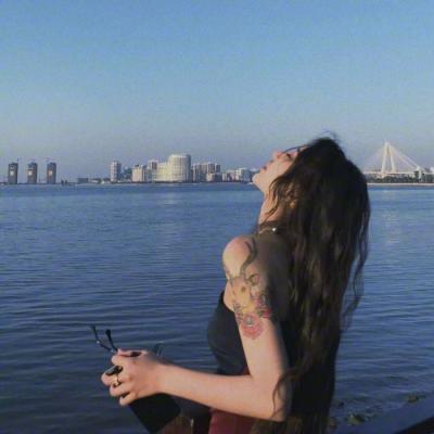 伤感头像女生冷淡背影(微信头像冷淡伤感灰暗)