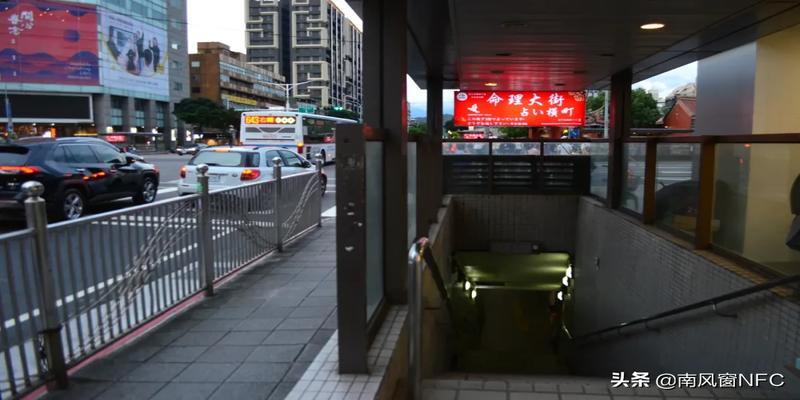 梅花易数测正缘(那些城市里算命的人)