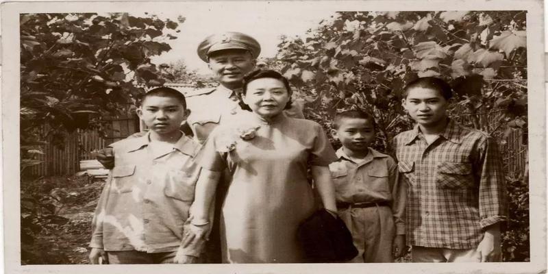 梦见别人给我烧香算卦(中国最后的贵族)