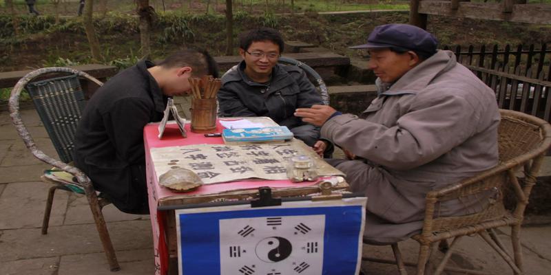 用手怎样算卦又简单又快(揭秘江湖“算卦人”的老底)