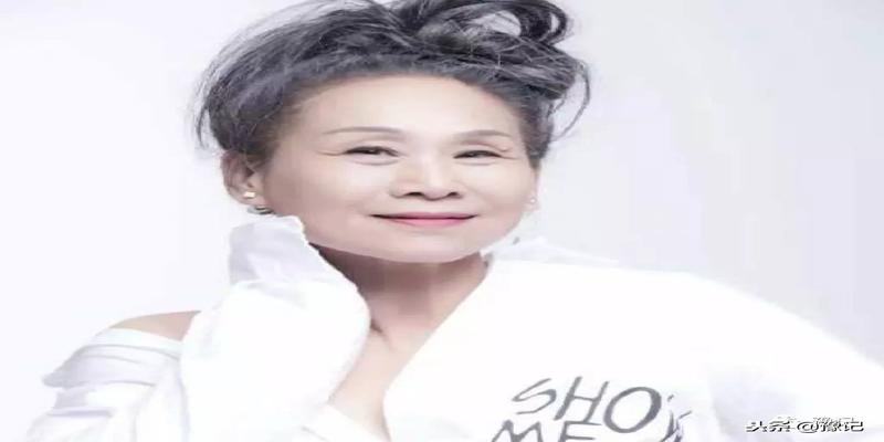 登封有个算卦的是半夜去算(“百亿票房老奶奶”竟然是咱们河南鲁山人)
