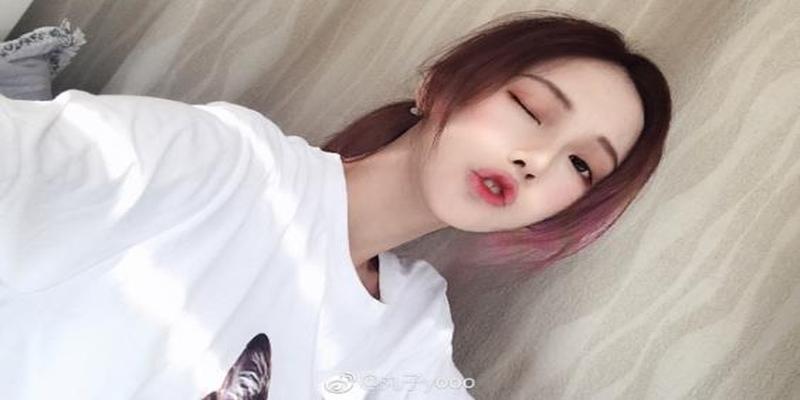 直播算卦后我爆红(美女主播在直播时不唱歌聊天)
