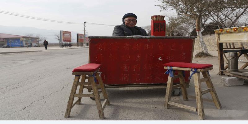 算卦中的解人是什么意思(这里的算命师抽签看相仅收10元)