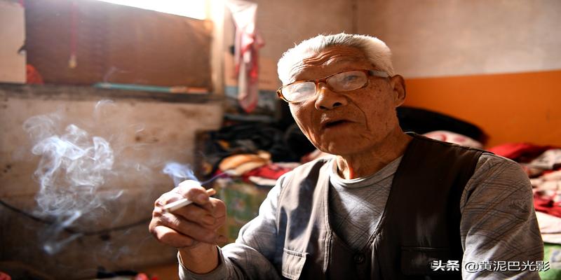 算卦必须要收钱吗(山西82岁大爷算卦40年)