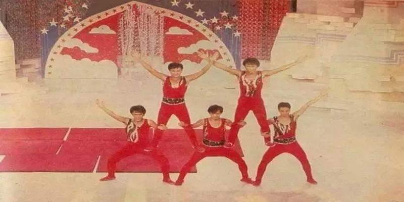 算卦按周岁还是虚岁(这个努力的男人能红40年)