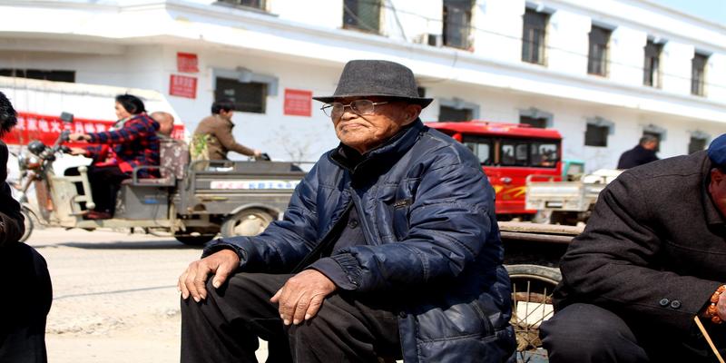 算卦用的铜钱(实拍集市上的算命先生们)