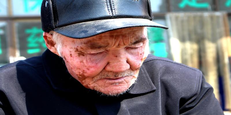 算卦用的铜钱(实拍集市上的算命先生们)