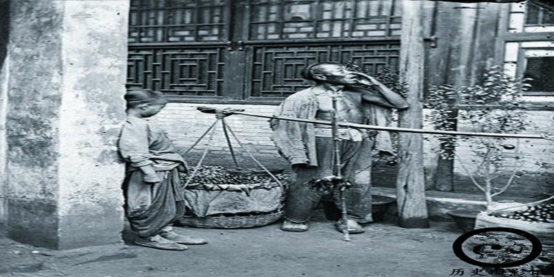 算卦的要七根头发和指甲(140年前清末社会老照片)