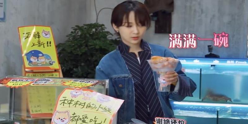 纸牌算卦怎么摆(明星赊账打包10根烤肠)