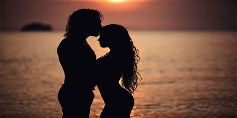 手相看婚姻女（或手相看婚姻男）(看手相测婚姻)