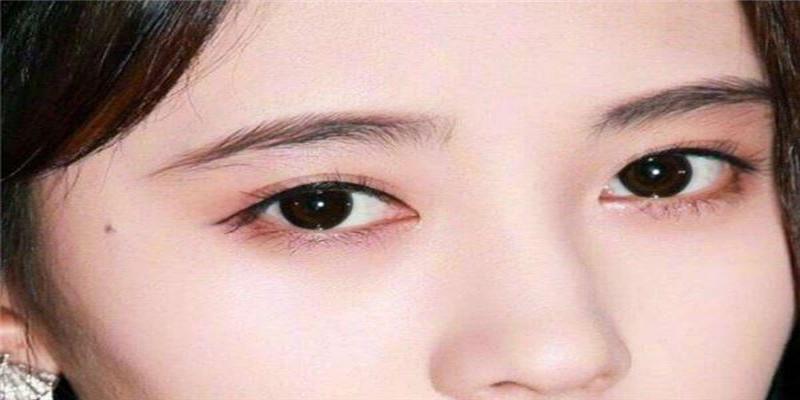 眉毛连在一起的女人的运势如何？(男人眉毛连着代表什么面相)