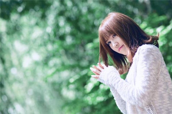 女人肚脐下小腹有痣(女性肚脐下小腹肥胖)