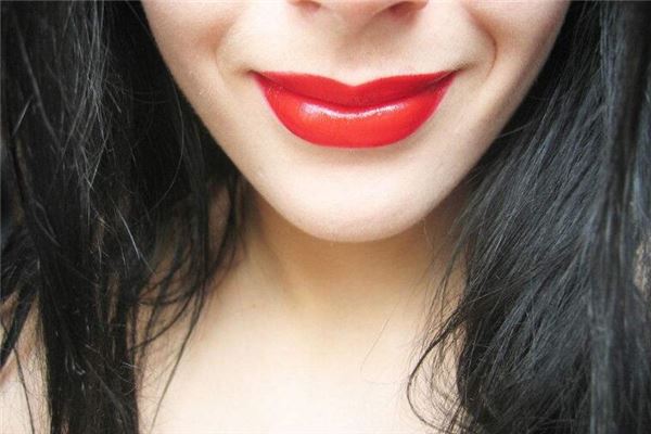 嘴唇厚的女人好不好?(嘴唇厚的女人运势)