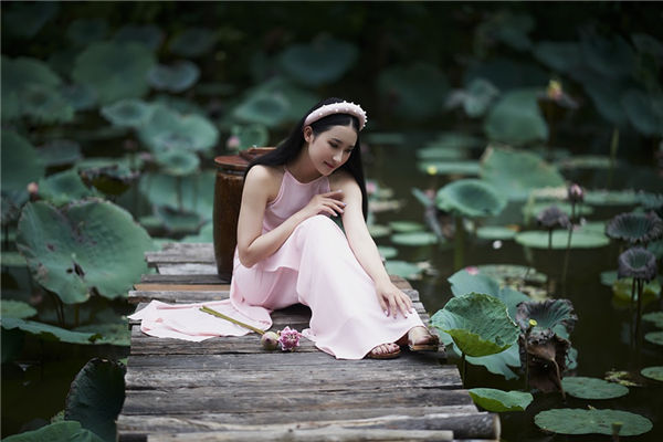 容易因婚外情而破坏婚姻的八字(八字看配偶有没有外遇)