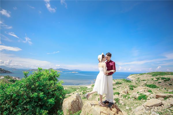 夫妻宫长斑的预兆(女人夫妻宫左边长斑的预兆)