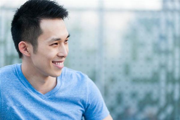 夫妻宫长斑的预兆(女人夫妻宫左边长斑的预兆)