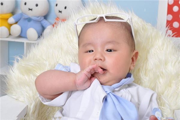 五行缺火的男孩名字(五行缺火最吉利的男孩子)
